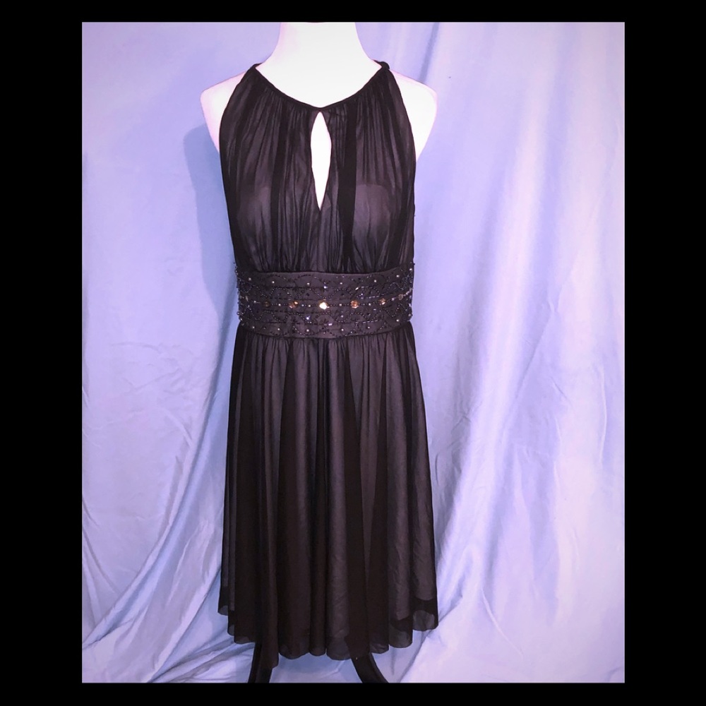 PRETTY DRESS!! Beautiful details:)